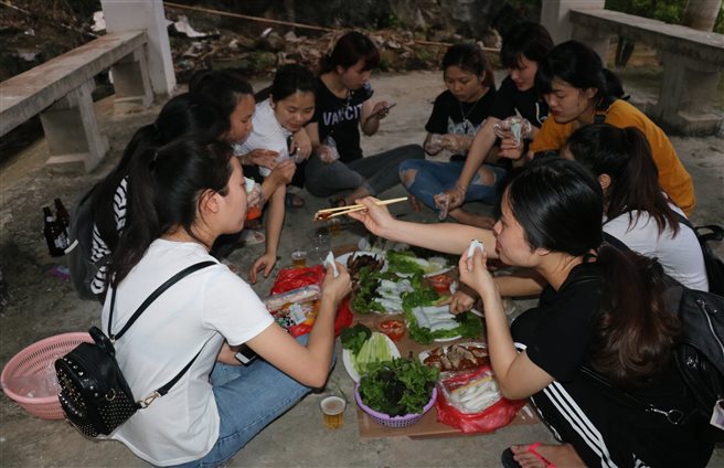 D:\校办工作\校办相片集\留学班烧烤活动\IMG_4629.JPG